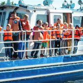 Mit dem Polizeiboot über den See düsen