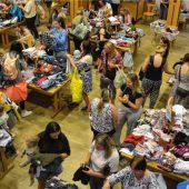 Viel Andrang beim letzten Grassauer Kinderkleidermarkt