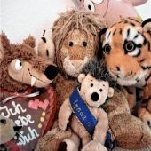 Aschauer Schärpe für den Ignaz: Da freut sich der Igel-Kini königlich