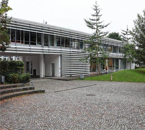 Als Anbau an die Mensa des Gymnasiums Bad Aibling soll das neue Gebäude mit insgesamt neun zusätzlichen Klassenzimmern entstehen.Foto Landratsamt Rosenheim.