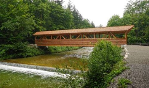 Am 14. September wird die Brücke über den Auerbach eingeweiht.Foto Schubert