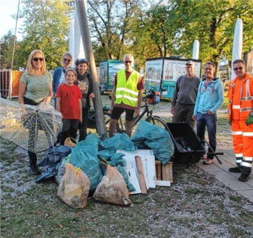 Am Chieminger Cleanup Day 2024 beteiligten sich mehrere Sammelgruppen, die Schule und Kindergärten. Veranstalter ist auch 2025 der Bürgerverein. Foto  Archiv Zandl