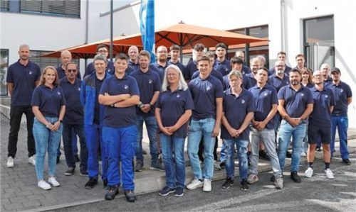 Azubis und Jubilare: Bei Dickow Pumpen treffen junge Talente auf erfahrene Kollegen.