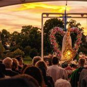 Fatima-Pilgermadonna im Mittelpunkt