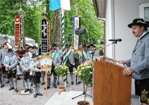 Bei der Einweihung im Jahr 2005 freute sich Bürgermeister Peter Kloo (rechts) mit den Trachtlern. Foto RE