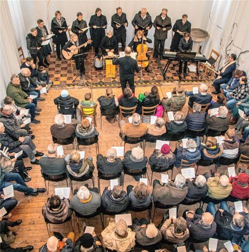 Beim Friedenskonzert 2024 war die Karolinenkirche baubedingt noch verhüllt.Fotos Stache
