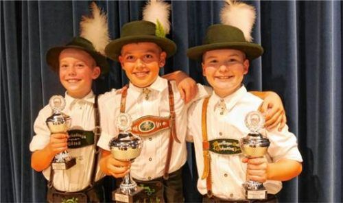 Buam 2 – Zweiter Lenze Irgmeier (Obing), Sieger Seppi Reitschuh (Neukirchen), Dritter Maximilian Mayer (Ruhpolding).