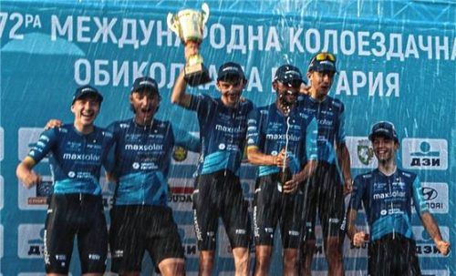 Das MaxSolar-Team in Bulgarien: Jonas Melf, Linus Scheitinger, Lauric Schwitzgebel, Gabriel Grozev, Paul Viehböck und Daniel Schrag (von links).Foto re