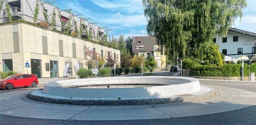 Der Springbrunnen am Ludwigskreisel in Bad Aibling ist aufgrund mehrerer technischer Defekte außer Betrieb. Foto Norbert Kotter