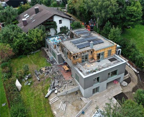 Der Tag danach: der Neubau in Bachmehring nach dem Feuer. Foto Barth