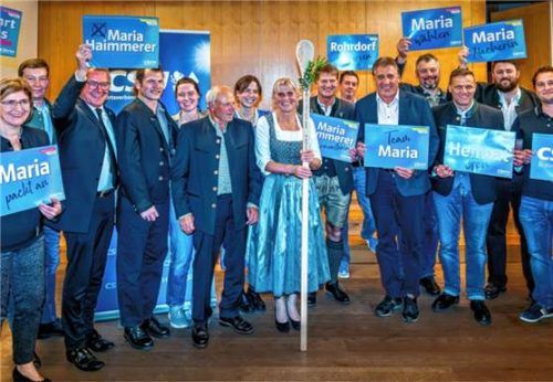 Die CSU Rohrdorf nominiert Maria Haimmerer – Mitte mit Stab – als Bürgermeisterkandidatin.Foto re
