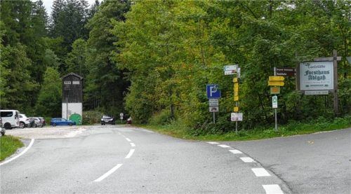 Die Gebühren in der Gemeinde Inzell werden für die Wanderparkplätze – wie jenen in Adlgaß (Bild) – ab dem 1. Januar 2026 leicht angehoben und kosten dann 30 Euro pro Jahr.Foto Wegscheider