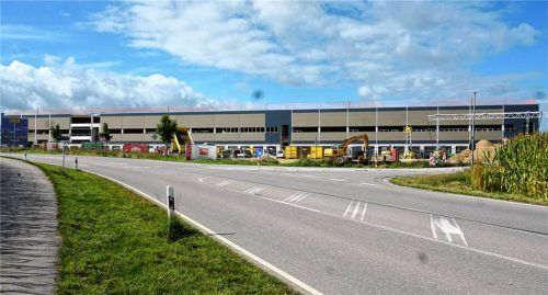 Die Greilmeier Spedition und Logistik GmbH baut an der Autobahnzufahrt zur A94 mit gutem Baufortschritt. Foto sutherland