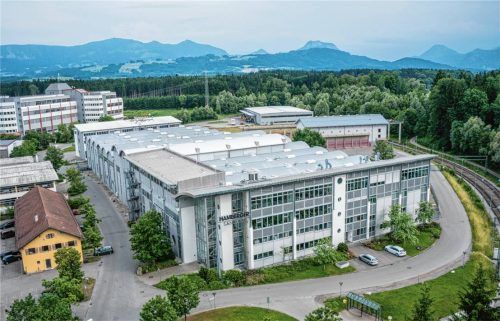 Die Hamberger Industriewerke stecken weiterhin in der Krise. Nach den vergangenen Entlassungen im Bereich derBodenbeläge, müssen nun wohl Mitarbeiter aus dem Bereich der WC-Sitz-Fertigung in Rohrdorf (Foto) gehen. Foto Hamberger