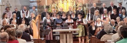 Die Kirchenchöre aus dem Pfarrverband kamen in der Pruttinger Pfarrkirche zusammen. Foto re