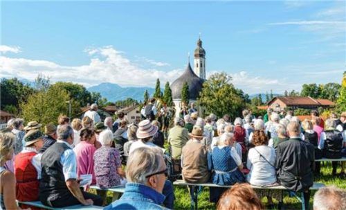 Die Messe war bei bestem Wetter gut besucht.Fotos aerzbäck
