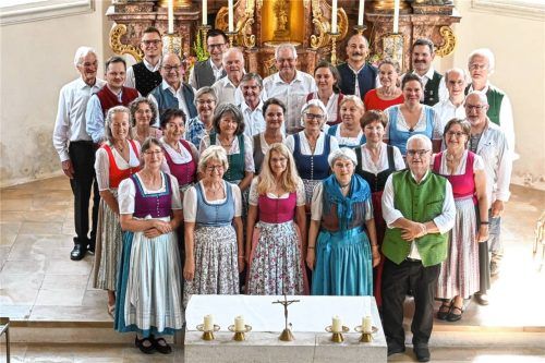 Die Mitglieder sind stolz auf die lange Geschichte des Chors: Man geht davon aus, dass der Kirchenchor Vagen seit 1875 existiert. In diesem Jahr wurde Vagen zur eigenständigen Pfarrei erhoben. Foto meixner/huber
