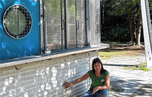 Die Ortsgruppe vom Bund Naturschutz mit Bettina Rolle setzt sich für den Erhalt des Kiosks im Waldkraiburger Stadtpark ein. Das Konzept sieht eine Zusammenarbeit mit Vereinen vor. Foto Rolle