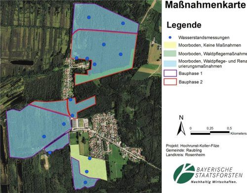 Die Renaturierung der Hochrunst- und Kollerfilze soll in zwei Abschnitten erfolgen. Zuerst werden die Entwässerungsgräben in bebauungsfernen Bereichen (violett umrandet) verbaut. Danach sollen ein Jahr lang die Wasserstände (blaue Punkte) kontrolliert werden. Die Daten fließen in die Planungen ein, ehe die bebauungsnahen Bereiche (rot umrandet) wiedervernässt werden. Foto Bayerische Staatsforsten