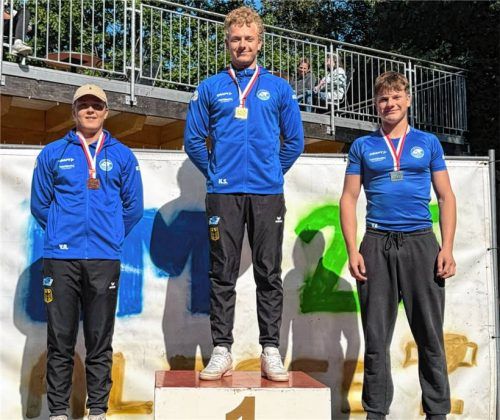 Die Sieger der U19: Kay Strohmeyer (Mitte) siegte vor Fynn Strohmeyer (rechts) und Anuk Pilgram.