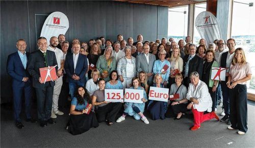 Sparkassenstiftungen Zukunft erhöhen Fördersumme für „Pflege und Betreuung“ auf 125000 Euro. Foto Sparkasse Rosenheim-Bad Aibling