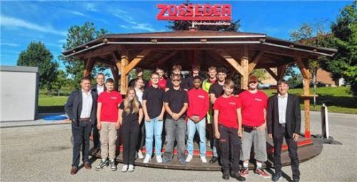 Die Zosseder GmbH wünscht 13 neuen Auszubildenden und einer Marketingstudentin einen erfolgreichen Start.
