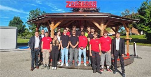 Die Zosseder GmbH wünscht 13 neuen Auszubildenden und einer Marketingstudentin einen erfolgreichen Start.