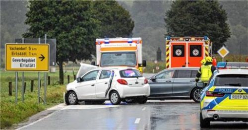 Ein 56-jähriger Rosenheimer kam auf nasser Straße ins Rutschen und löste so den Unfall aus. Foto 112News/M.Benje