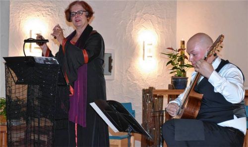 Entführten die Zuhörer nach Andalusien: Sabine Loredo Silva und Ilja Wolfbein. Foto Wunderlich