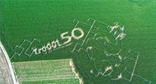 Figur und Schrift wurden bereits bei der Aussaat mit modernster Technik ausgebracht.Foto auer