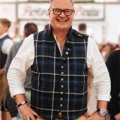 Schon als kleiner Bub in das Herbstfest verliebt