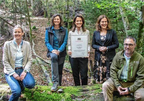 Freuen sich über die Erhebung zum Naturreservat: (von links) Dr. Ruth Dirsch, Ilse Aigner, Michaela Kaniber, Verena Dietl und Jan Linder. Fotos stache