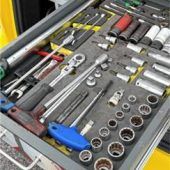 Gelber Engel mit Stahlkappen