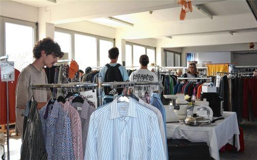 Im Grassauer Kleiderschrank ist immer was los. Angebote gibt es für jedes Alter und für jeden Geschmack. Foto Eder