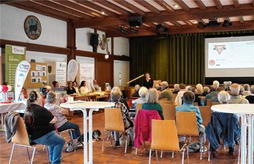 Im Kursaal von Oberaudorf informierten sich zahlreiche Besucher rund um die Themen Sicherheit, Bewegung und Pflege.Foto Gasteiger