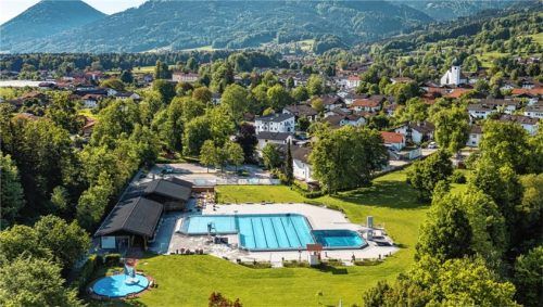 In Bad Feilnbach wurden die Eintrittspreise fürs Schwimmbad verhandelt. Foto kriechbaumer
