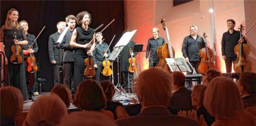Intendant Maximilian Hornung (rechts) hat für das Abschlusskonzert der Traunsteiner Sommerkonzerte eigens ein Kammermusikensemble zusammengestellt.Foto füchtner