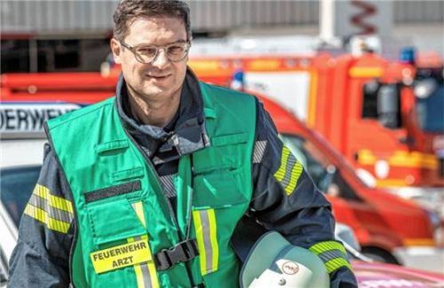 Kreisfeuerwehrarzt Holger Hübner rät zur Auffrischung des Erste-Hilfe-Wissens.Foto Hobmaier