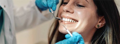 Mit einer guten Zahnhygiene und einem gesunden Lebensstil kann man Parodontitis vorbeugen. Fotos Adobestock
