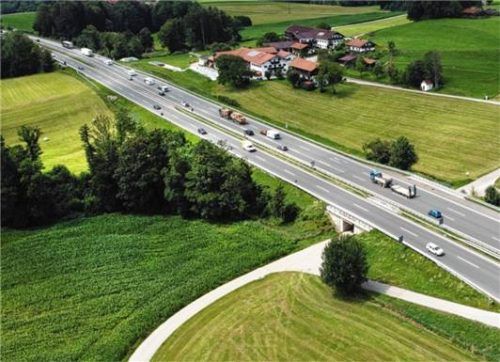 Nach einer ersten Einschätzung des Bundesverwaltungsgerichts empfiehlt das Gericht der Gemeinde Bernau, ihre Klage gegen den Ausbau der A8 zurückzunehmen. Foto Berger