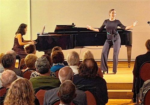 Pianistin Miku Nishimoto-Neubert und Sopranistin Tanja Kuhn.Foto Grabmüller