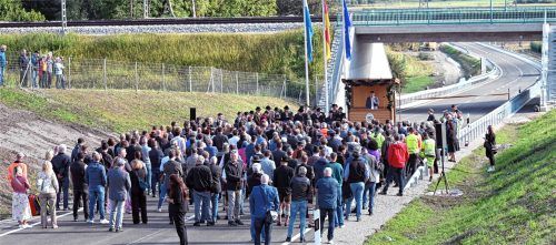 Rund 400 geladene Gäste verfolgten die Freigabe der Westtangente.Fotos Hadersbeck (4)