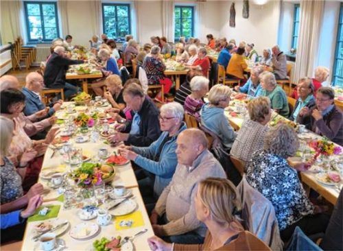 Sehr gut besucht war das Seniorenfrühstück im Göttinger Pfarrheim. Fotos baumann