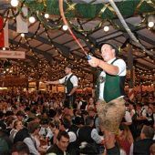 Trachtler erobern die Wiesn – da bleibt „Cordula Grün“ lieber dahoam