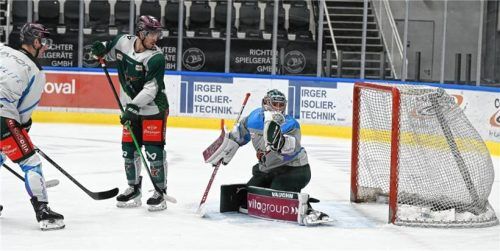 Starbulls-Torwart Oskar Autio kassiert hier ein Gegentor im Training. In Bietigheim will der Finne seinen Kasten aber sauber halten. Foto Marinus Obermaier