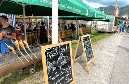 Steckerlfisch und Bierzeltschmankerl sorgen für kulinarischen Genuss.