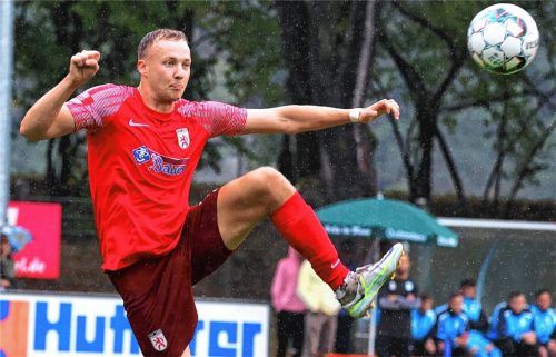 Stürmer Janik Vieregg hat nach eineinhalb Jahre ohne Pflichtspiel direkt wieder für den TSV Wasserburg in der Landesliga getroffen.Foto mb.presse-btz