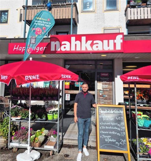 Trim Llugiqi hat den Supermarkt an der Happinger Straße übernommen, dieser bleibt ganz normal geöffnet. Foto Privat