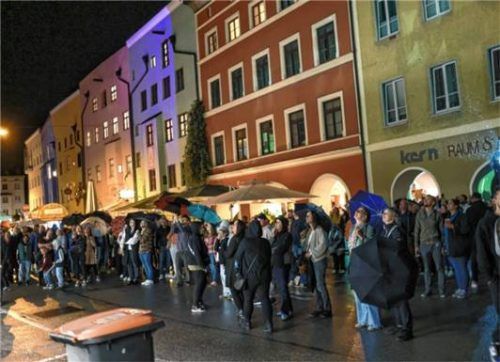 Trotz Regen strömten die Besucher in die Altstadt.