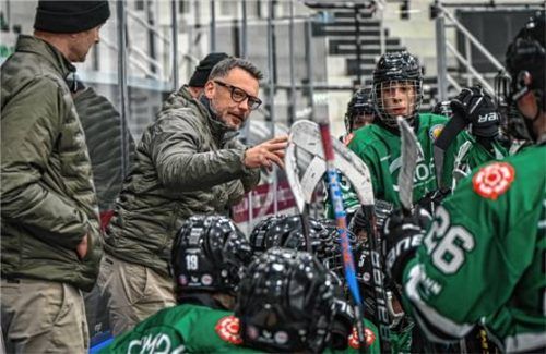 U17-Trainer René Wild blickt auf die anstehende Saison mit seiner Starbulls-Nachwuchsmannschaft.Foto Aleksic